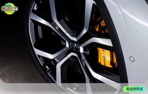 高冷不冰冷 極星2智慧配置夜間體驗