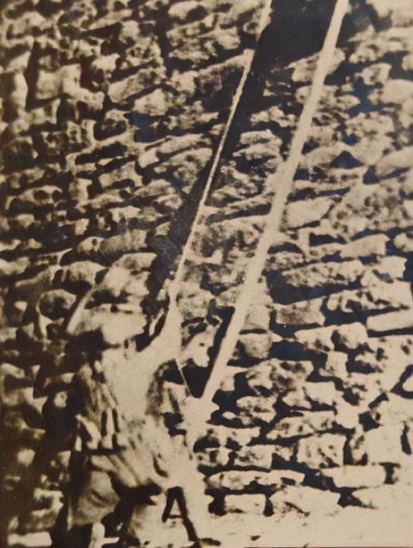 許世友被難住14天沒打下縣城，小班長一根竹竿一個滑輪，一天拿下