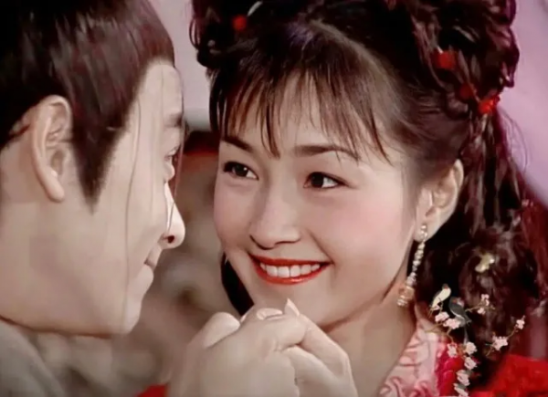 6位退圈明星的境遇:江華賣保險,朱千雪當律師,許君豪做牙醫 6位退圈明星的境遇:江華賣保險,朱千雪當律師,許君豪做牙醫