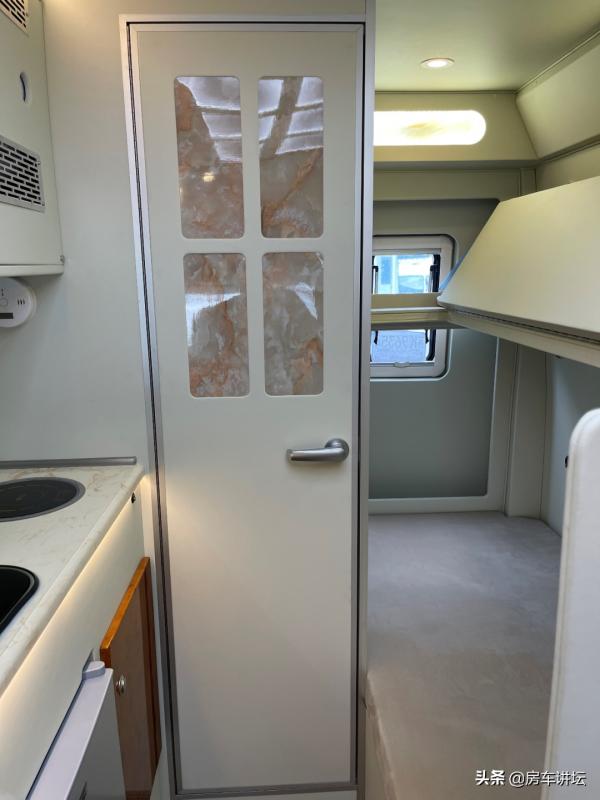 外觀沉穩低調,內飾出口工藝搭配航空座椅即豪華更舒適 外觀沉穩低調,內飾出口工藝搭配航空座椅即豪華更舒適