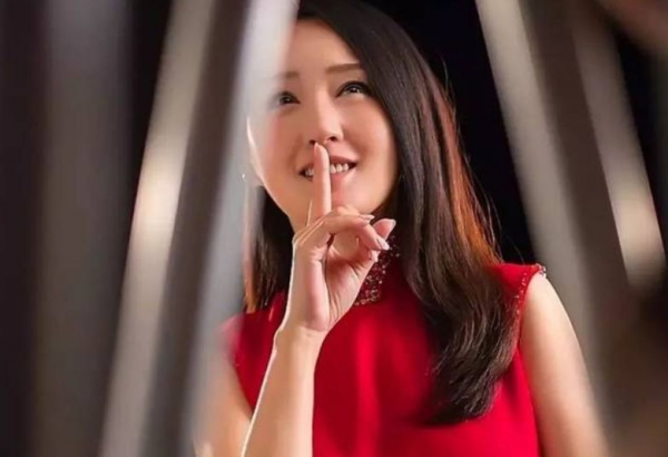 楊鈺瑩：從小失去父親，兩段感情，賴文峰傷她至深，51歲不婚不孕