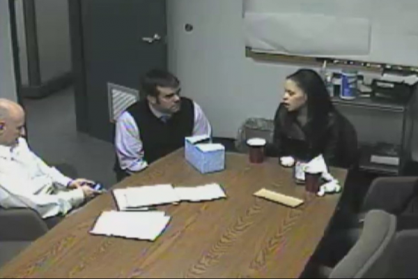 2010年美國女子遇害，排除多個嫌疑人後，線索指向她的雙胞胎女兒