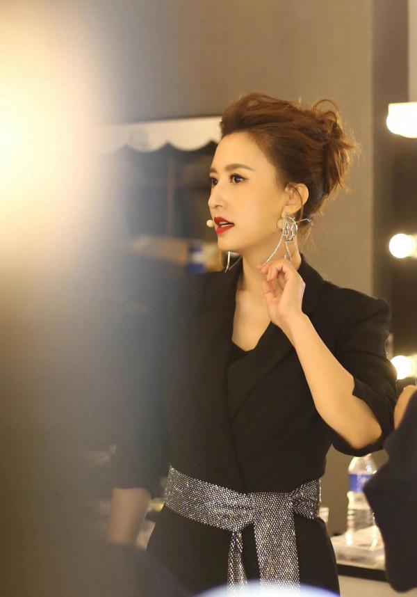 央視主持張蕾：被楊帆暗戀多年，有緣無分，嫁普通生意人生一子