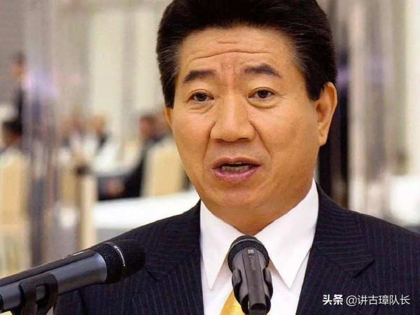 鞠躬盡瘁卻跳崖而亡,韓國前總統盧武鉉葬禮:18萬人祭奠 鞠躬盡瘁卻跳崖而亡,韓國前總統盧武鉉葬禮:18萬人祭奠