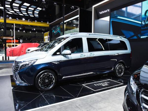 陸地遊艇&mdash;&mdash;傲旋縱橫四海7座賓士商務車