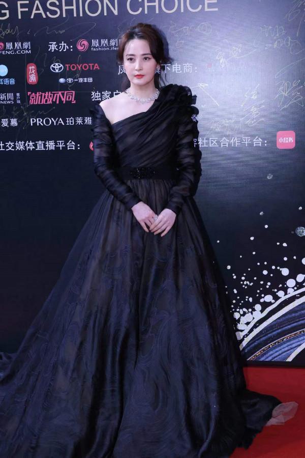 紅毯穿搭，蔣勤勤優雅李若彤仙氣，景甜變身復古名媛貴氣出挑