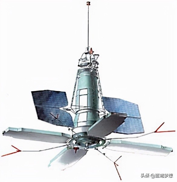 航天員被告知：一顆衛星在軌道上發生解體