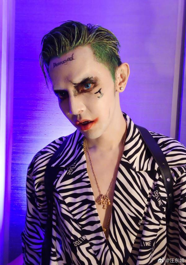 汪東城cos小丑造型 妝容誇張還原度滿分 汪東城cos小丑造型 妝容誇張還原度滿分