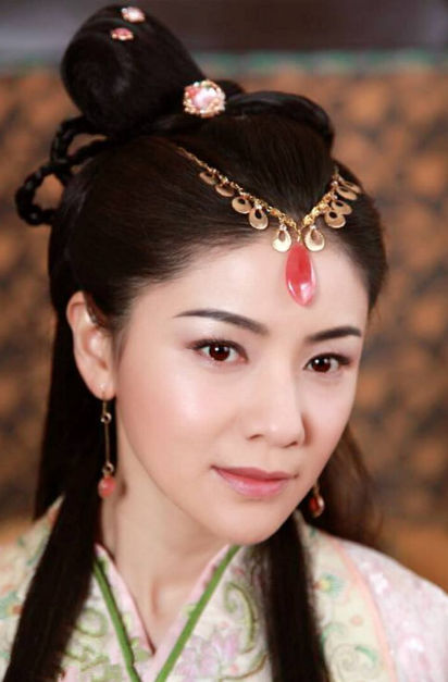 不耐老的3位女星，年輕時貌美如花，一上年紀顏值就老態畢現