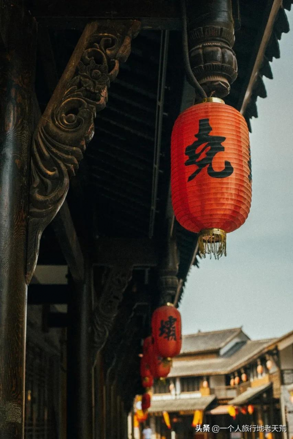 苦等5年終通高鐵！這座比成都還巴適的酒城，為了吃也要去一趟