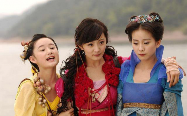 楊冪新劇殺青，配角陣容豪華，三位老熟人引發回憶殺