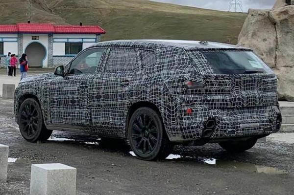 寶馬全新旗艦SUV國內路試諜照曝光 有望年底正式釋出
