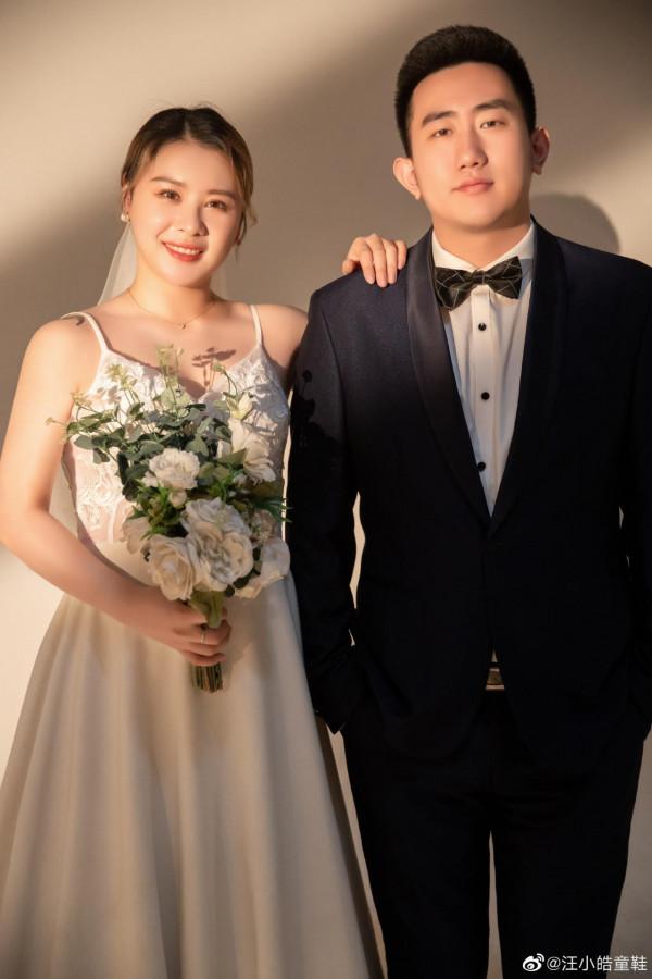 恭喜！中國跳水奧運冠軍女神升級當媽，老公威猛，2人夫妻相十足