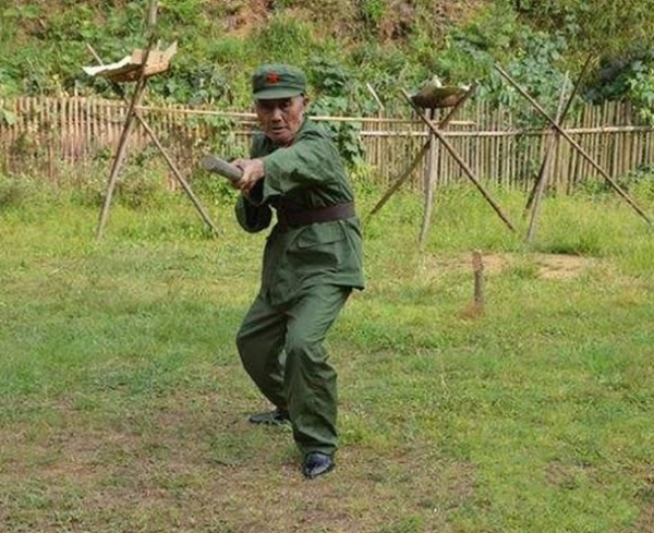 湖南一老農，妻子住院無錢治，無奈給政府寫信：我是毛主席警衛員