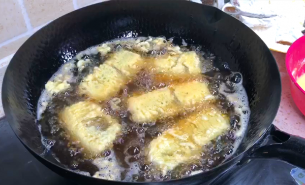 炸帶魚,有人用澱粉,有人用麵糊?都不對,教你正確做法,太香了 炸帶魚,有人用澱粉,有人用麵糊?都不對,教你正確做法,太香了