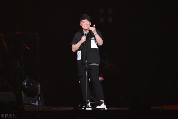 周華健:18歲與初戀失聯,25歲借錢娶外國女粉絲,相伴36年0緋聞 周華健:18歲與初戀失聯,25歲借錢娶外國女粉絲,相伴36年0緋聞