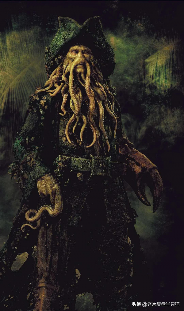 用&OpenCurlyDoubleQuote;人物傳記&rdquo;的方式開啟《加勒比海盜》，電影終於看明白了