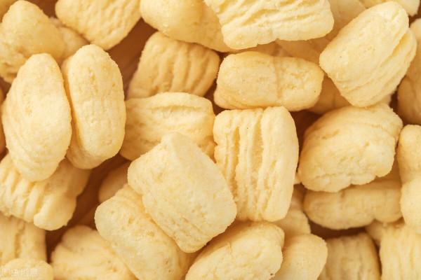 6歲男孩變得不愛吃飯，總說肚子疼，醫生：此類食物讓孩子少吃