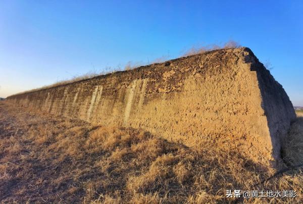 老家河南沉睡千年的地下故宮城漸漸露出地面，臨近路邊免費參觀