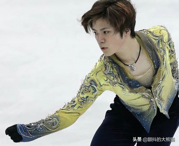 花樣滑冰華麗的服裝很貴吧？這樣一件要多少錢呢？