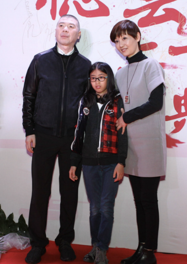 馮小剛前妻張娣：隱忍徐帆7年才離婚，單親帶女兒22年未曾改嫁