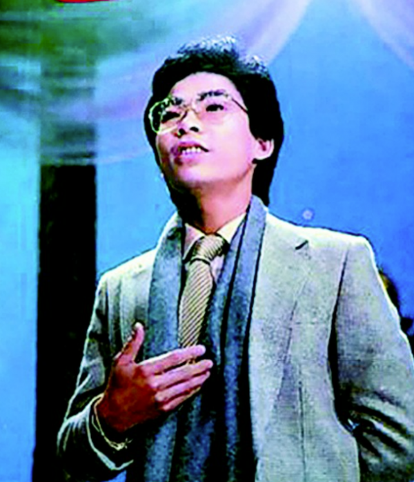 “愛國歌手”張明敏：28歲爆紅後被打壓，賣掉車房義演