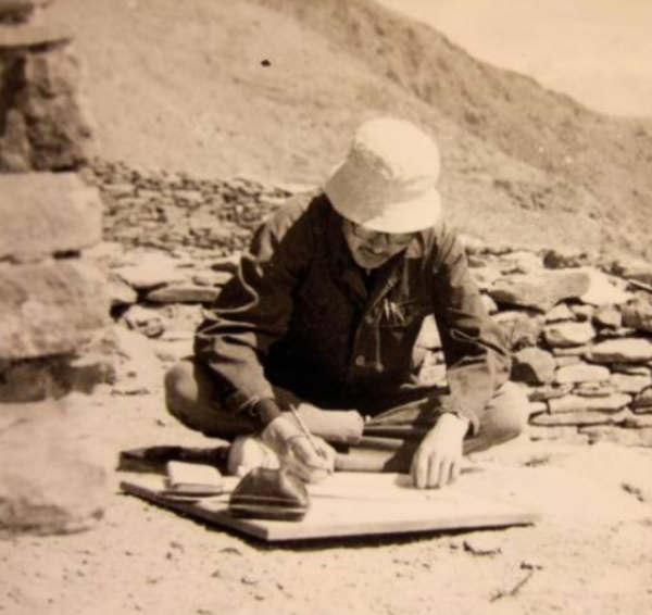 1984年，西藏牧民為找牛誤入龐大古城，被滿地骷髏嚇得轉身就跑