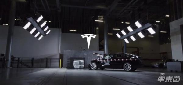 特斯拉釋出最新碰撞技術,0.01秒內做判斷,可定向開啟氣囊 特斯拉釋出最新碰撞技術,0.01秒內做判斷,可定向開啟氣囊