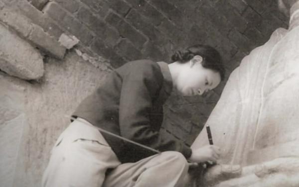 1950年林徽因抱病設計國徽，改稿數次，周恩來：添上稻穗就好了