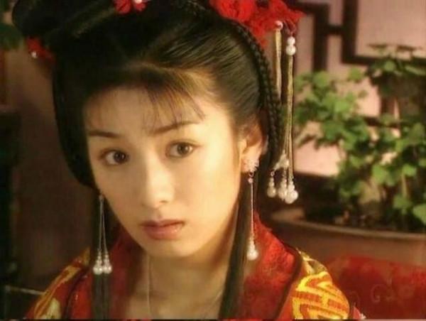 10位“整容上癮”的女星，明知矽膠臉恐怖，為何還是前仆後繼？