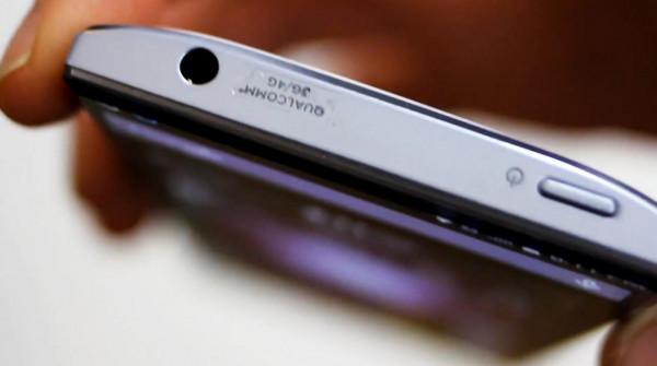 全面屏鼻祖，體驗洋品牌夏普無邊框手機，超前的螢幕燈效是亮點