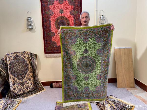 拜訪波斯地毯富商，很難想象普通地毯工的薪水，5年伊朗幣貶值8倍