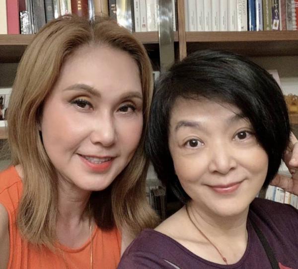 廖啟智病逝半年,妻子陳敏兒走出喪夫陰霾,露出笑臉與好友聚會 廖啟智病逝半年,妻子陳敏兒走出喪夫陰霾,露出笑臉與好友聚會