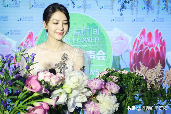 “過氣藝人”真實現狀：李金銘坐在家直播賣貨，她靠賣花營收過億