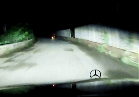 光明與黑暗：賓士S500L車輛大燈測試 地表最強？