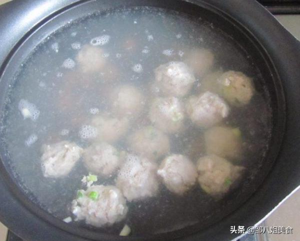 汆肉丸這麼做,肉嫩香味濃,個個煮不散,教您詳細做法,快來學 汆肉丸這麼做,肉嫩香味濃,個個煮不散,教您詳細做法,快來學