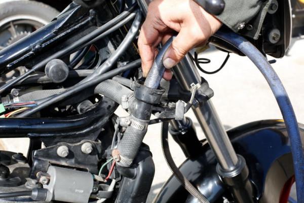 動手保養水冷式摩托車引擎的冷卻系統