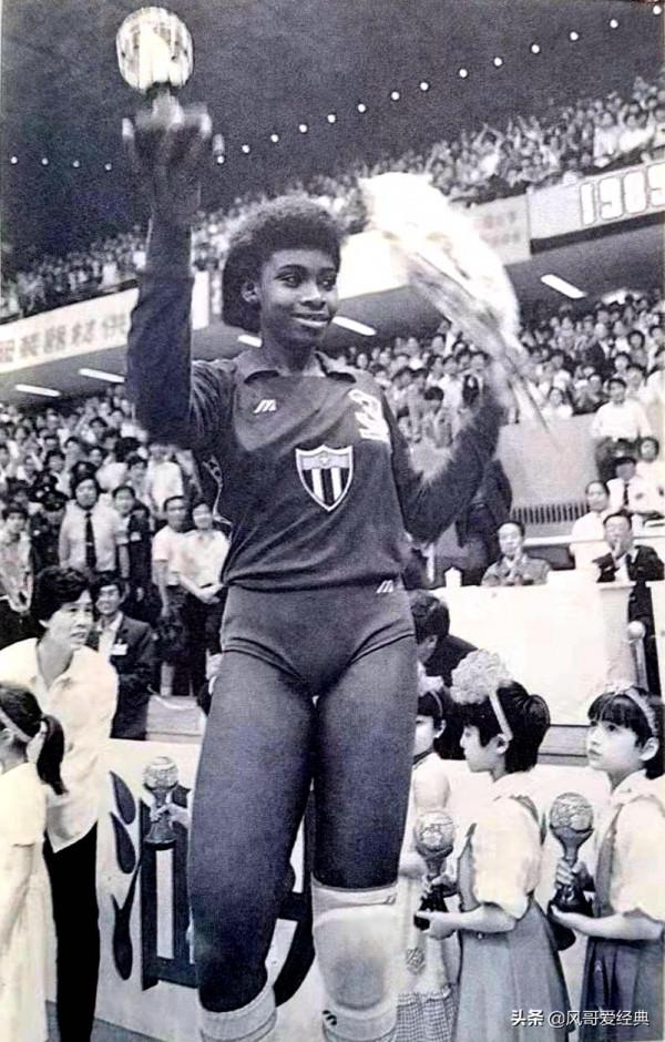 郎平的老朋友:古巴女排“黑珍珠”路易斯(大幅照片) 郎平的老朋友:古巴女排“黑珍珠”路易斯(大幅照片)