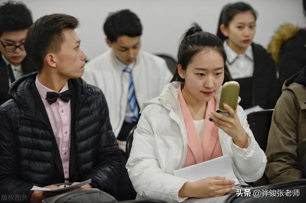 女兒大學播音主持專業,畢業後進入銀行,真的所學非所用嗎? 女兒大學播音主持專業,畢業後進入銀行,真的所學非所用嗎?