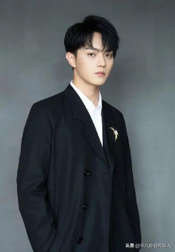 男星臉腫太可怕！顏值下滑十倍，王一博、鹿晗、李易峰紛紛中招