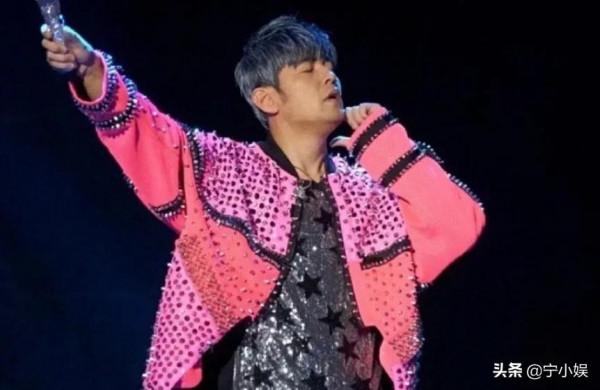 一場音樂盛典8位明星遭遇尷尬，暴露娛樂圈三大真實現狀