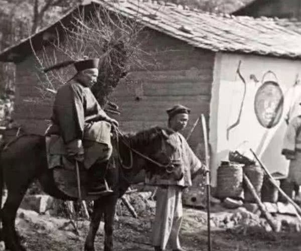 罕見晚清老照片：大臣排隊上早朝，格格承包晚清最高顏值