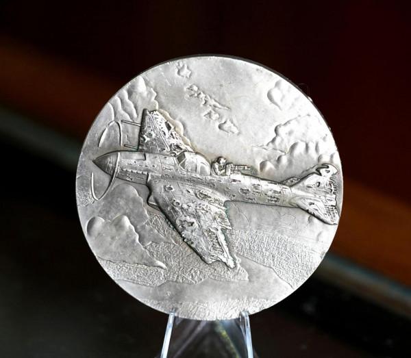 華為不可戰勝銅質勳章鑑賞