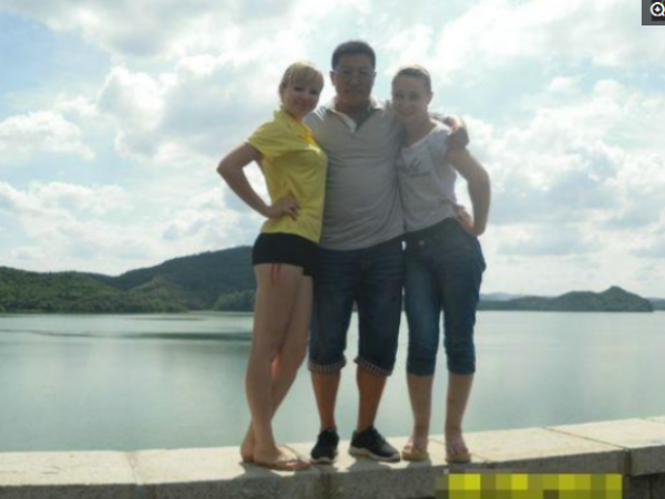 50歲大叔娶了個烏克蘭“洋媳婦”，產下混血寶寶生活美滿