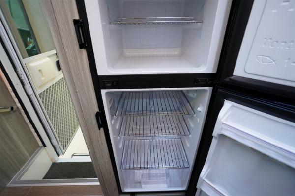 支援個性化定製，室內空間高，價效比高，愛旅途V90C型房車