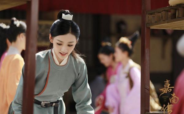 《嘉南傳》比起鞠婧禕誇張的裝扮,圓臉的王奕婷顯得格外清純靈動 《嘉南傳》比起鞠婧禕誇張的裝扮,圓臉的王奕婷顯得格外清純靈動