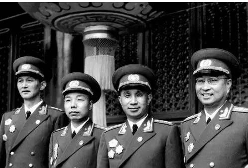 65年毛主席接見韓先楚,詢問道:洪學智到哪裡去了,好久沒見 65年毛主席接見韓先楚,詢問道:洪學智到哪裡去了,好久沒見