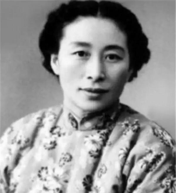 1943年，陳賡經常去延河邊，大家問他去幹嘛，他炫耀說：去接老婆