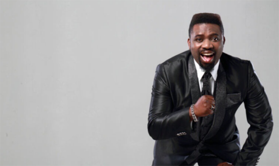 06年《星光大道》黑人亞軍，出場費18萬，採訪稱：我在這裡像在家