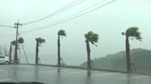 颱風“燦都”橫貫日本西部 颱風“燦都”橫貫日本西部